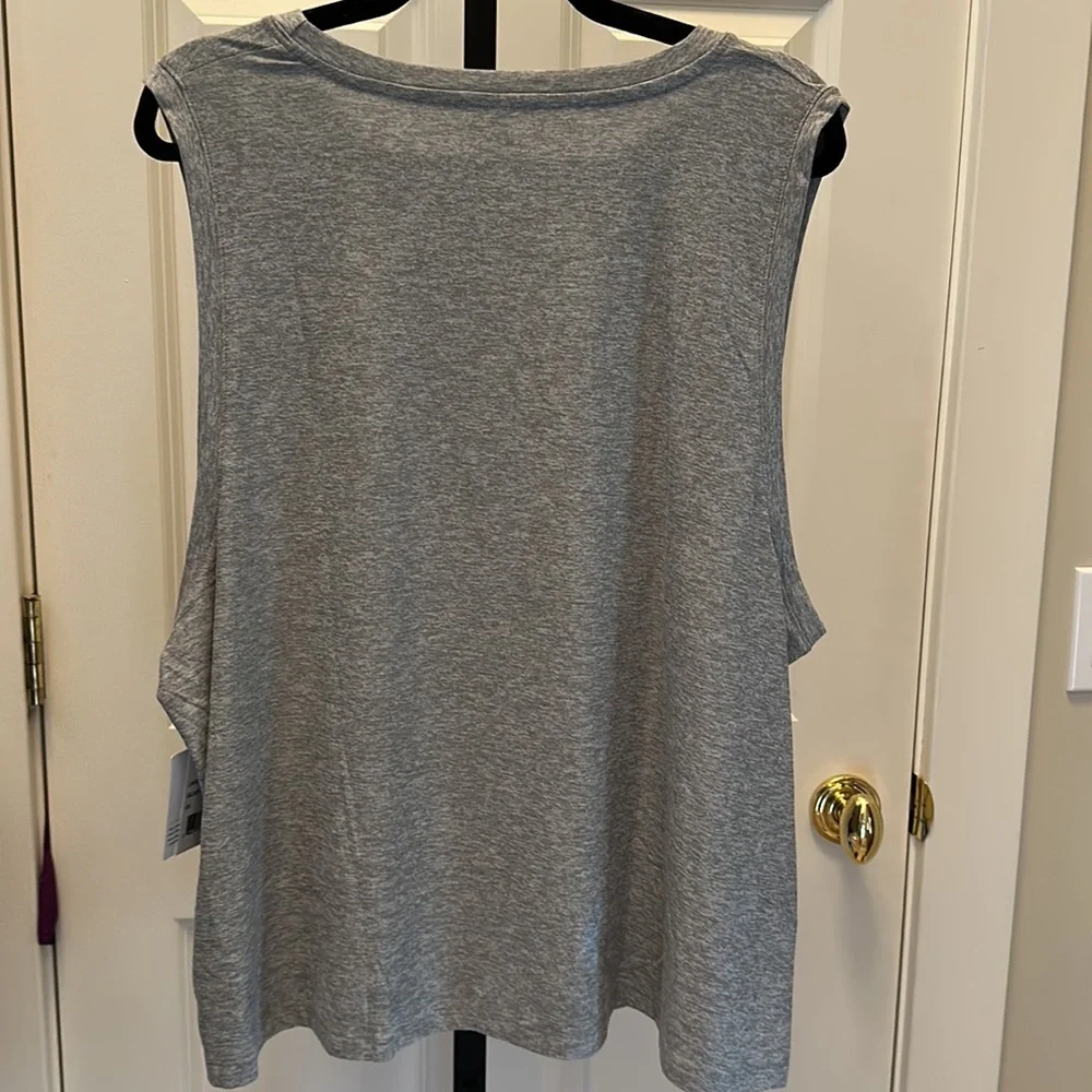 Beyond Yoga Featherweight Balanced Muscle Tank - Picture 6 of 9